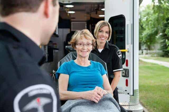 Transport des personnes âgées en ambulance